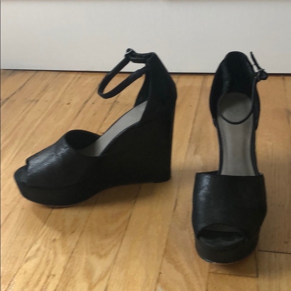 Vince Camuto heels - Picture 2 of 3